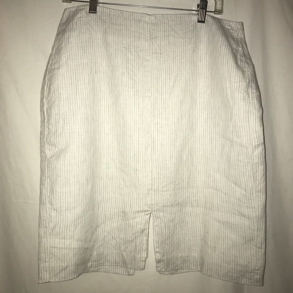 Banana Republic Dresses & Skirts - Banana Republic skirt white base